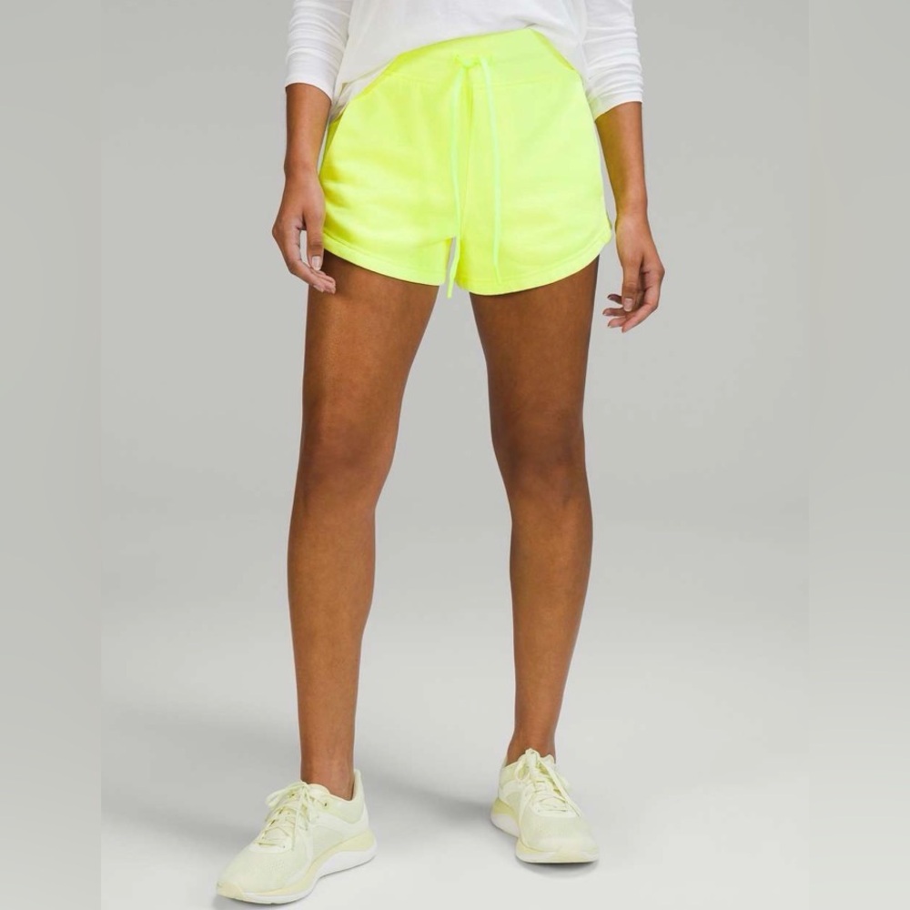 Lululemon Inner Glow High-Rise Short 3"
Neon Highlight Yellow Size 12